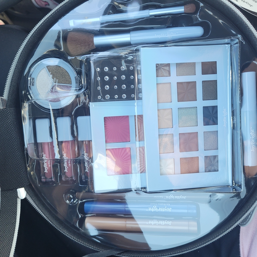 Makeup Set with Multi-Color Palette